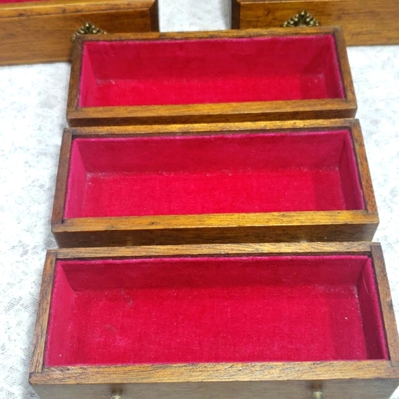 Antique Crafted Wooden & Ornate Brass Tone Jewelry Box.Beautiful Design. - Picture 5 of 17